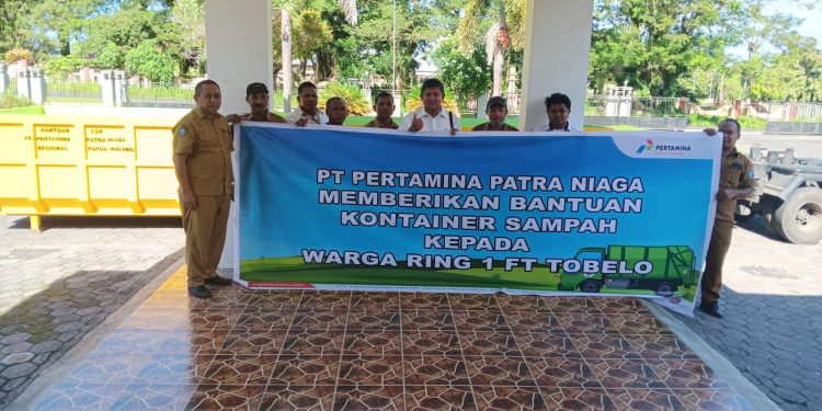 PT Pertamina Papua Maluku Beri 2 Unit Kontainer Sampah di Desa Sekitar Fuel Terminal Tobelo