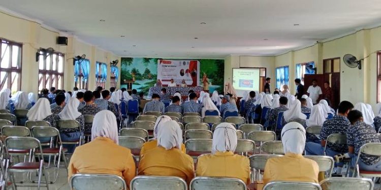 Alumni SMANSA 04 Ternate Gelar Seminar Kesehatan Mental untuk Anak Remaja