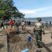 Karya Bakti Koramil 1508-03/Kao Bersama Masyarakat Bersihkan Pesisir Pantai