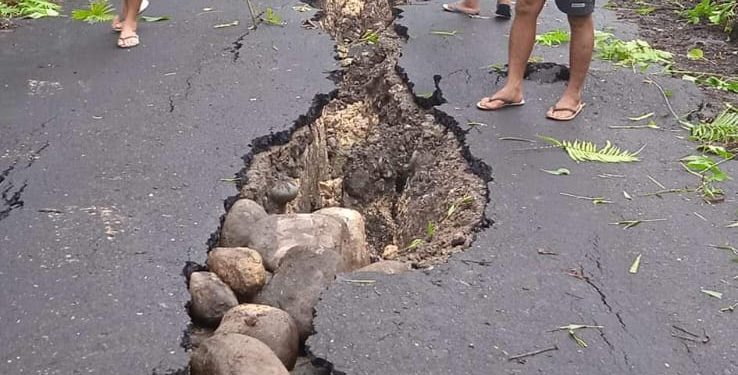 Diguyur Hujan Deras, Akses Jalan Lolut Retak Sepanjang 500 Meter