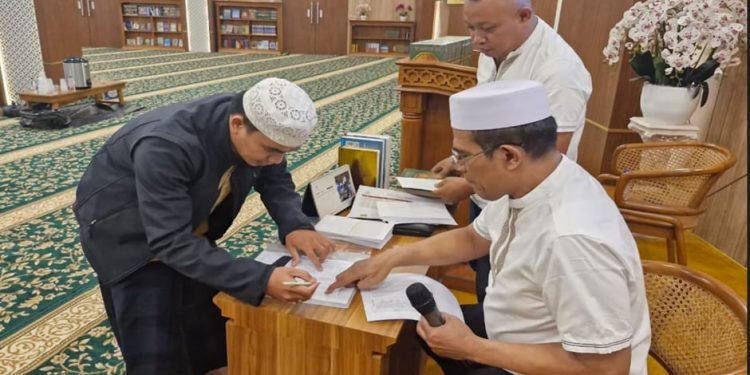Hafiz Qur’an Kumandangkan Ayat Suci di Masjid Baitul Ridwan
