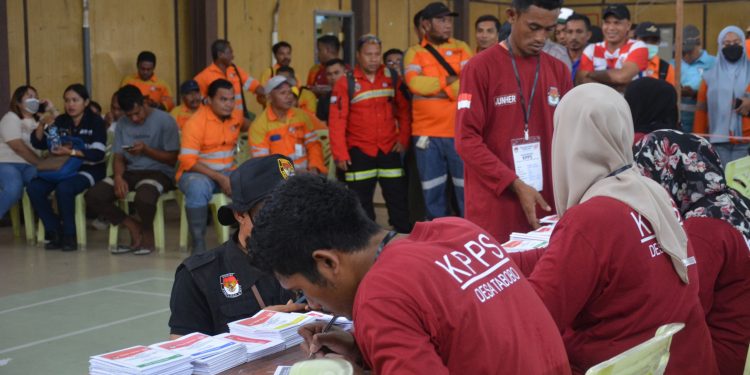 Karyawan NHM Antusias Salurkan Hak Pilihnya Melalui TPS Khusus