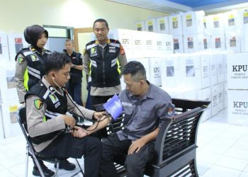 Pasca Pemungutan Suara, Polda Maluku Utara Keliling berikan Bantuan Kesehatan