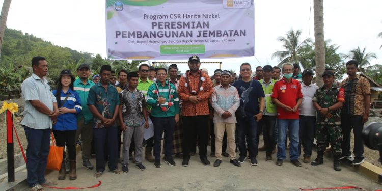 Bupati Halsel Resmikan Masjid dan Jembatan Bantuan Harita Nickel di Desa Soligi