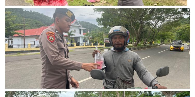Berbagi Takjil di Bulan Ramadhan, Polres Halteng Peduli Sesama