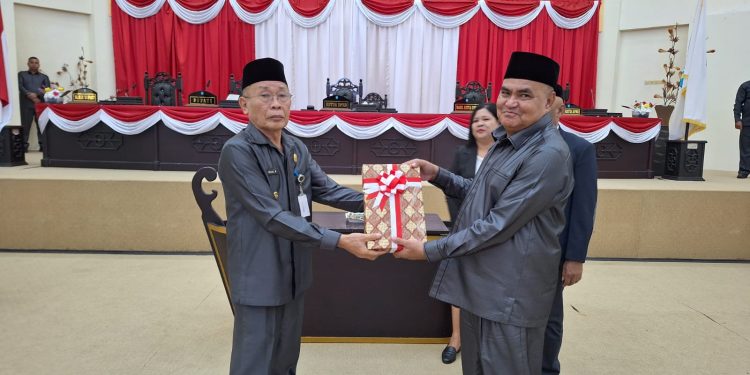 Bupati Frans Manery Serahkan LKPJ ke DPRD Halut