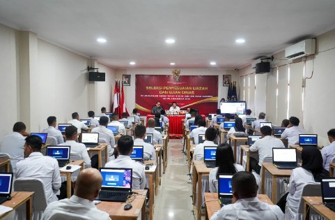 46 Peserta ASN Kemenkumham Malut Ikuti Ujian Penyesuaian Ijazah dan Ujian Dinas, Ini Harapan Kadivmin !