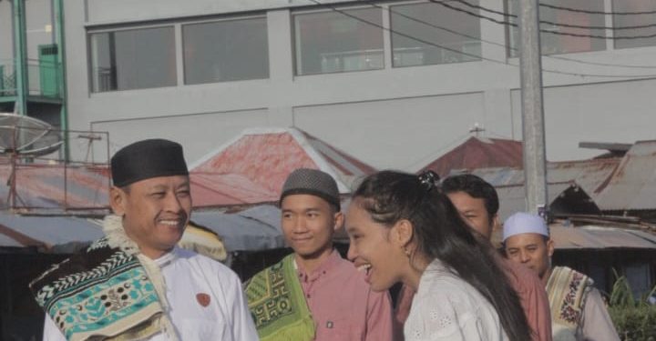 AMGPM Bagikan Koran Gratis ke Jamaah Shalat Ied di Ternate