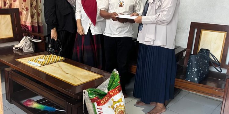 Alumni Smansa 99 Berbagi dengan Anak Panti