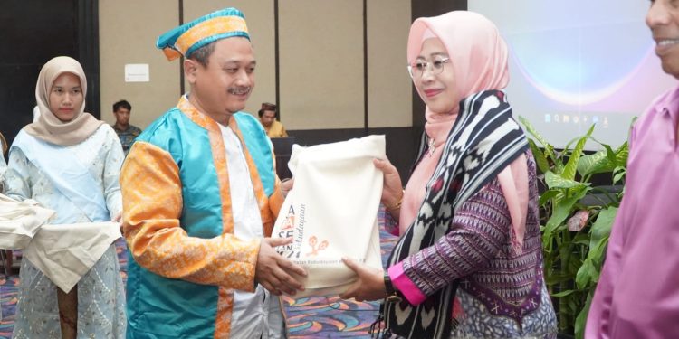 Wakili Plt Gubernur, Asisten II buka Sarasehan Kebudayaan