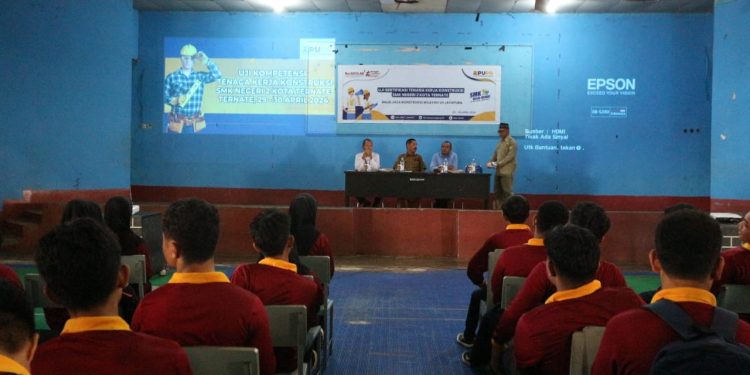 BPJ-W VII Jayapura Gelar Uji Sertifikasi Tenaga Kerja Konstruksi di SMKN 2 Ternate
