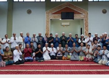 Karyawan PT NHM Gelar Halal Bihalal Usai Salat Id Idul Fitri di Site Gosowong
