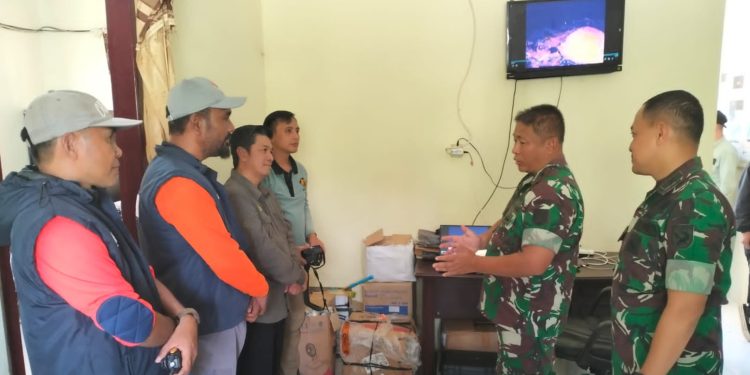 Gerak Cepat Kodim 1501/Ternate Menjaga Keselamatan Warga Binaannya dari Erupsi Gunung Ibu