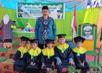 TK Alkhairat Tobelo Wisudakan 76 Santri dan Santriwati