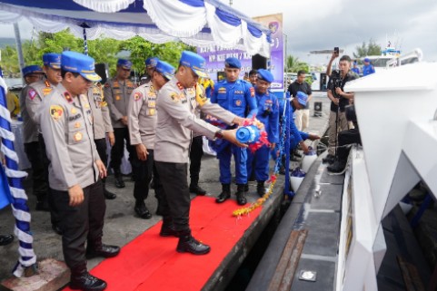 Kapolda Malut Resmikan Kapal Patroli Cepat KP Kie Besi XXX-2016