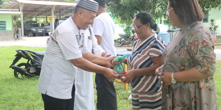 Momentum Idul Adha Kodim 1508/Tobelo Berbagi Daging Qurban