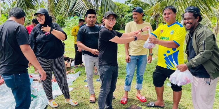Pererat Silaturahmi di Hari Raya Idul Adha, Harita Nickel dan Jurnalis Malut Berbagi Daging Qurban