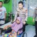 Peduli, Polda Malut Berikan Bantuan Kursi Roda bagi Penderita Stroke