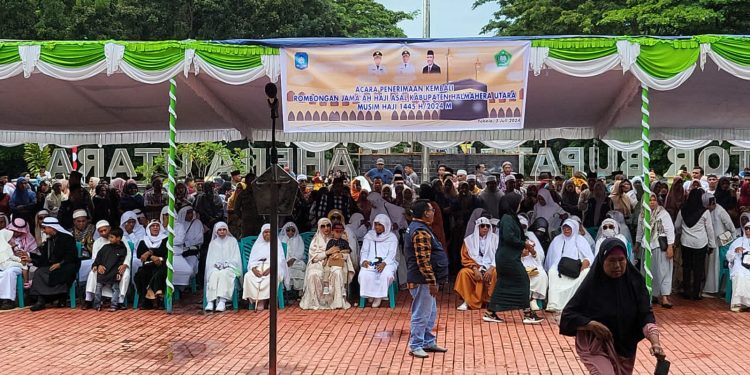 Kembali Dari Makkah, 95 Jamaah Haji Disambut Wakil Bupati Halmahera Utara