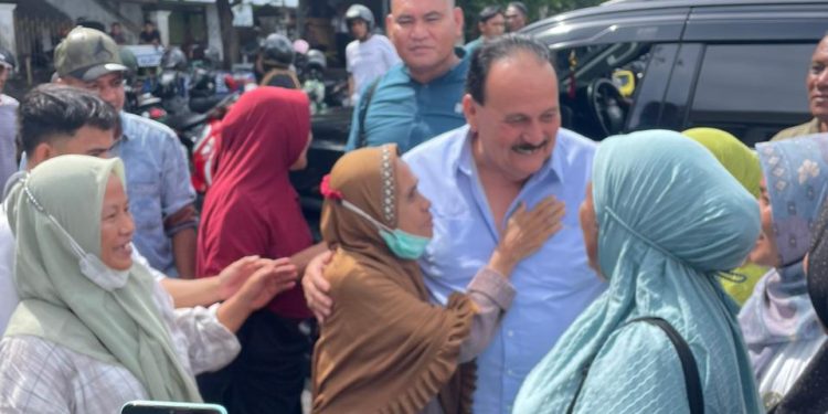 Hadir Sebagai Saksi di Sidang AGK, Haji Romo Disambut Tangis Haru