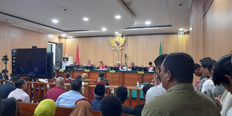Kooperatif dan Taat Hukum, Haji Romo Hadir Bersaksi di Sidang Suap AGK