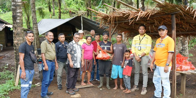NHM Kembali Sambangi Pengungsi Gunung Ibu untuk Distribusikan Sembako