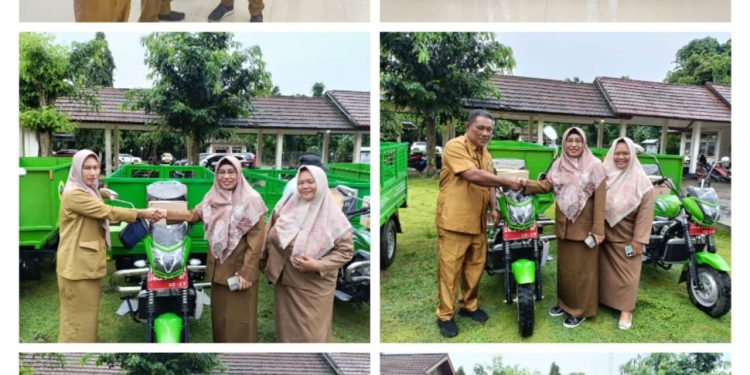 PJ Bupati Halteng Serahkan Kendaraan Bermotor Roda Tiga Pengangkut Sampah