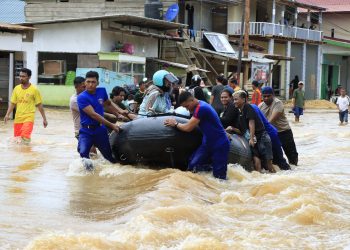 Banjir Melanda Halteng, Polda Malut Terjunkan 102 Personel