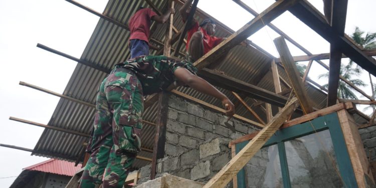 Benahi RTLH, Satgas TMMD Ke 121 Kodim 1509/Labuha Optimalkan Waktu Pembangunan