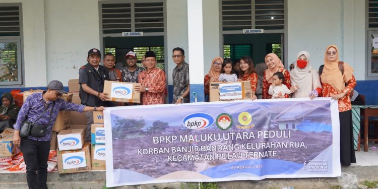 BPKP Malut Salurkan Bantuan Korban Banjir Di RUA melalui Program BPKP Peduli