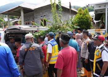 Kapolda Malut Tinjau Korban Banjir di Puskesmas Jambula