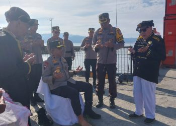 Kunjungi Polresta Tikep, Wakapolda Malut Disambut dengan Adat Joko Kaha