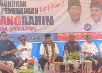 Massa Pendukung Hadiri Pengukuhan Tim Pemenangan Elang-Rahim