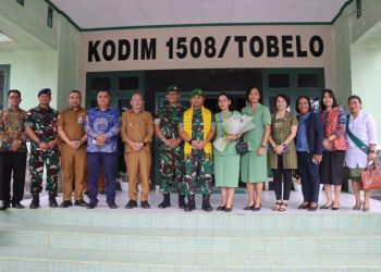 Bupati Frans Manery Hadiri Acara Pisah Sambut Dandim 1508 Tobelo