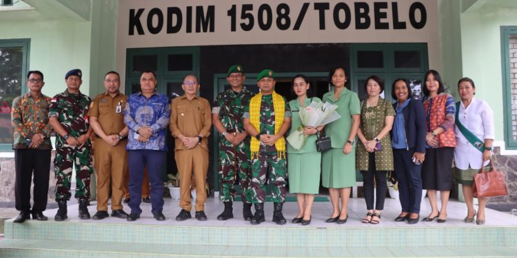 Bupati Frans Manery Hadiri Acara Pisah Sambut Dandim 1508 Tobelo
