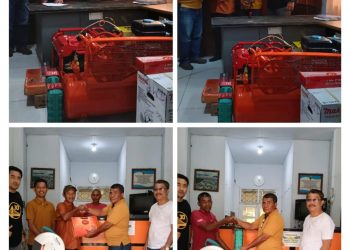 Wakili Pj Bupati Halteng, Kadis Nakertrans Serahkan Bantuan Pekerja Informal