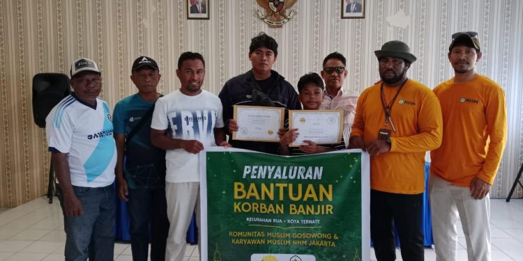 DKM Al-Musafirin Gosowong dan Baitul Ridwan NHM Jakarta Salurkan Donasi Korban Banjir Rua