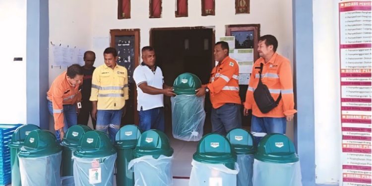 Komitmen Peduli Lingkungan, NHM Beri Bantuan Tempat Sampah di Lingkar Tambang