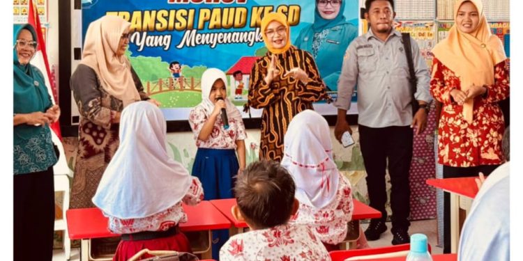 Bunda PAUD Halteng dan Ketua DPW Monev Transisi PAUD ke-SD