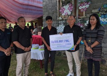 Ahli Waris Tenaga Kebersihan DLH Halut terima Santunan BPJS Ketenagakerjaan