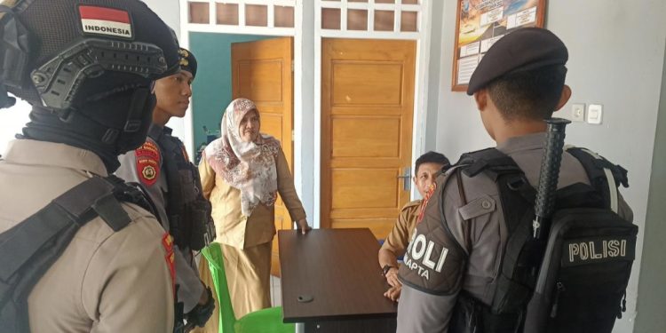 Patroli Rutin Raimas Polda Malut di Pasar Tingkatkan Keamanan dan Interaksi dengan Warga