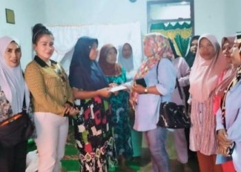 Peduli Korban Banjir Bandang Rua, Tim Perempuan Bersinar Salurkan Bantuan