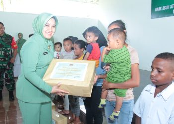 Peduli Anak Stunting, Danrem Salurkan Paket Sembako