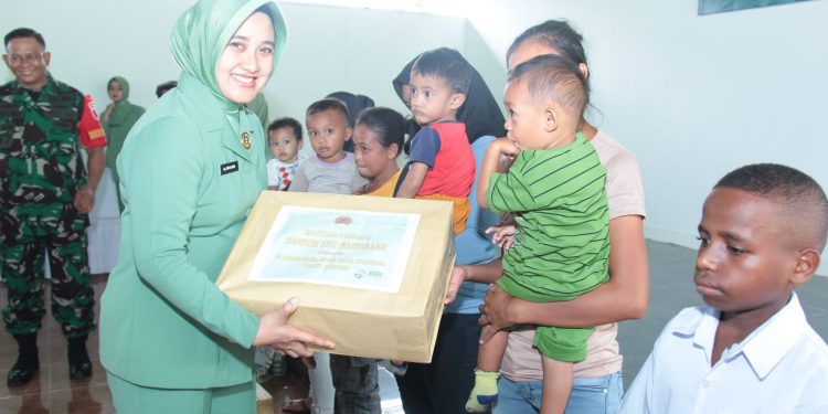 Peduli Anak Stunting, Danrem Salurkan Paket Sembako