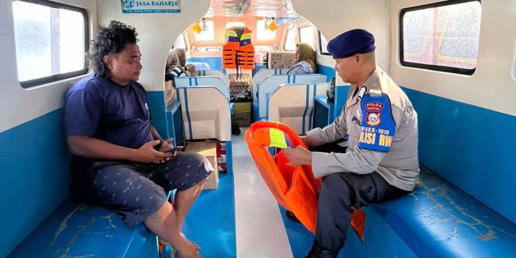 Patroli Ditpolairud Polda Maluku Utara di Pelabuhan Semut