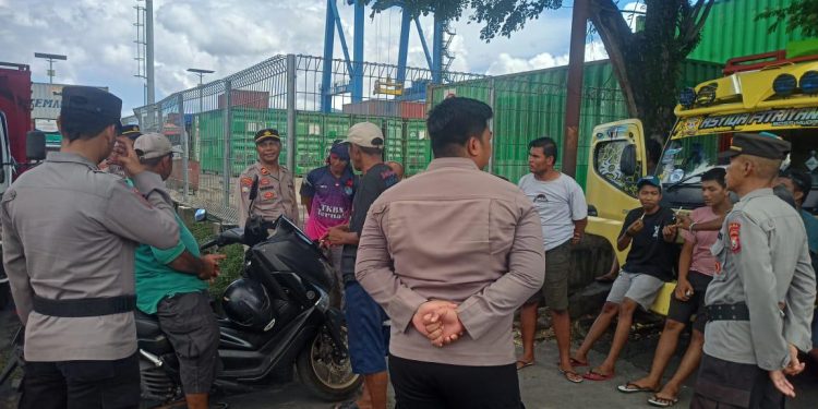 Subsatgas Binmas OMP Kieraha 2024 Beri Imbauan Keamanan di Pelabuhan Bastiong