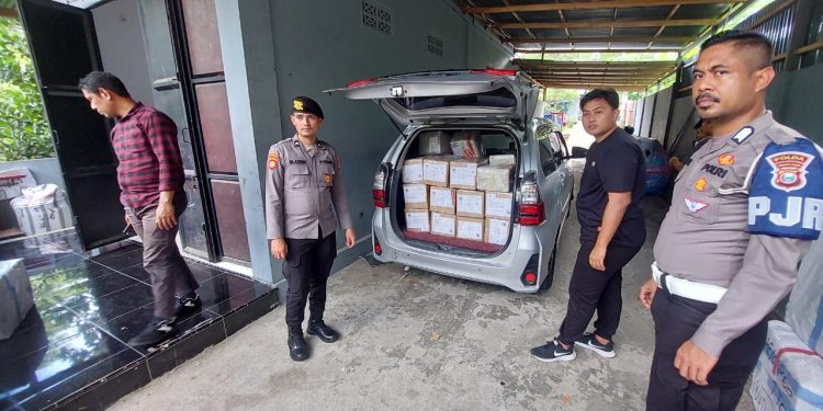 Personel OMP Kieraha 2024 Kawal Logistik Surat Suara Pilkada Tidore dan Kabupaten Haltim