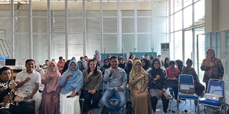Kolaborasi Dosen FKIP Universitas Pasifik Morotai dan Dinas Perpustakaan Morotai Gelar Workshop Penulisan Artikel Ilmiah Berbasis AI bagi Mahasiswa