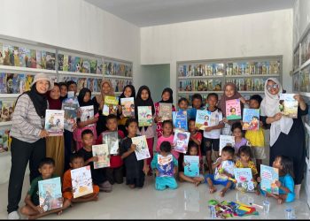 Aksi Kolektif Sahabat Sekolah Perempuan Kabupaten Pulau Morotai, Dinas Perpustakaan dan Kearsipan Daerah Pulau Morotai, serta Tim Pengabdian Dosen FKIP Unipas