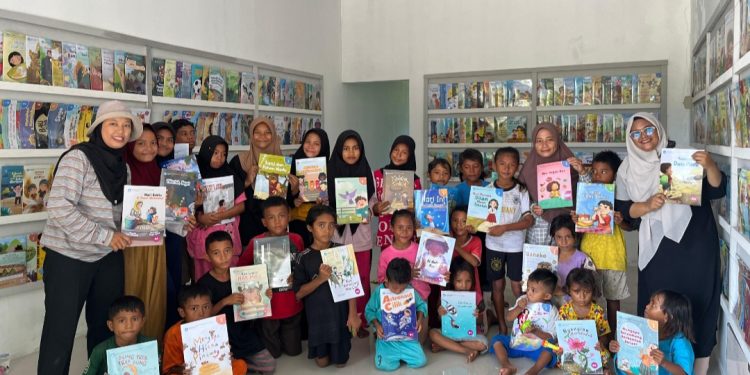 Aksi Kolektif Sahabat Sekolah Perempuan Kabupaten Pulau Morotai, Dinas Perpustakaan dan Kearsipan Daerah Pulau Morotai, serta Tim Pengabdian Dosen FKIP Unipas